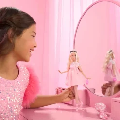 Barbie Fashionista Deluxe Bow HYV27